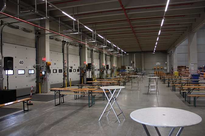 DJ bei DHL im Versandlager NRW mit DJ Team von HyperTonLicht