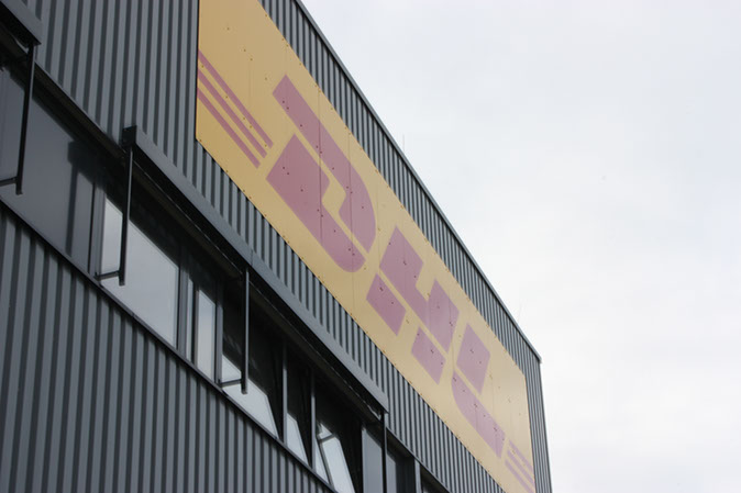 DJ bei DHL im Versandlager NRW mit DJ Team von HyperTonLicht und Veranstaltungstechnik