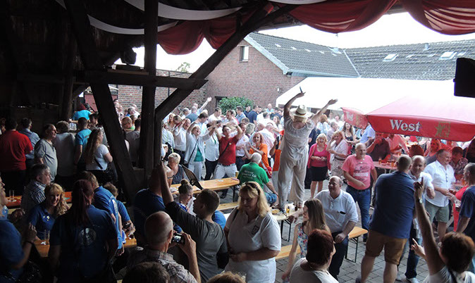 Sommerfest Villenhof in Hürth mit DJ Team von HyperTonLicht