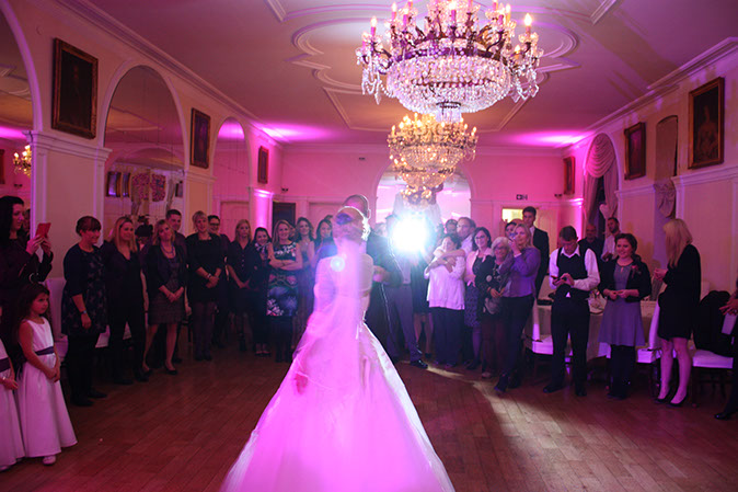 DJ Rheinland Pfalz mit DJ Fabian Jardin, wundschöne Hochzeit im Schloss Liebieg in Rosa