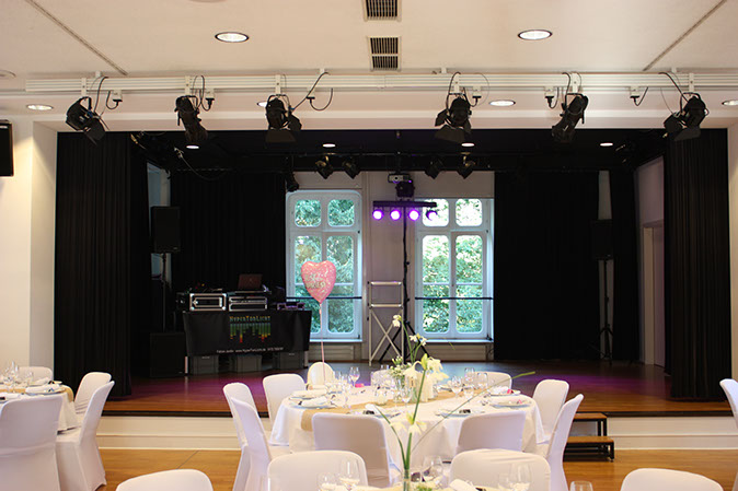 DJ Hochzeit Weiße Villa mit DJ Fabian Jardin dem Mobilen Hochzeits DJ