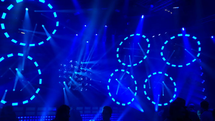 DJ Großveranstaltung mit perfekter Lichttechnik für Hürth, Köln, Düsseldorf, Neuss und Umgebung