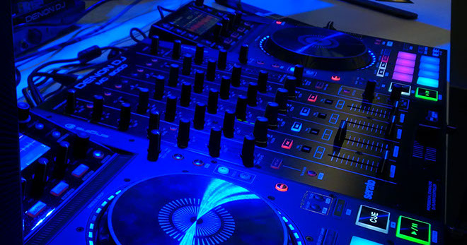 DJ ohne Technik mit Denon MCX 8000 in Hürth und Umgebung sowie NRW