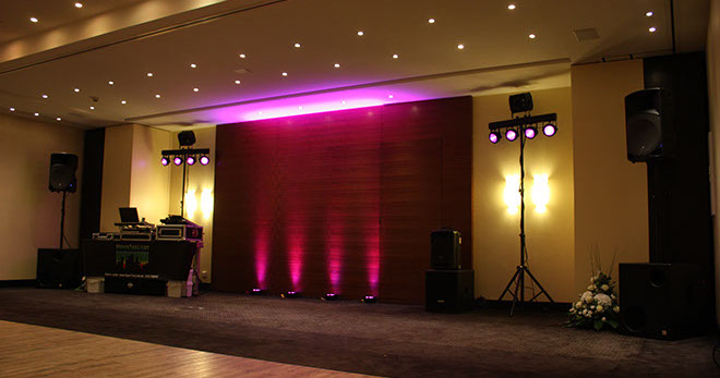 DJ für NRW in Hotel Hein und Umgebung mit DJ Paket Deluxe mit DJ Fabian Jardin aus Hürth mit Uplighting