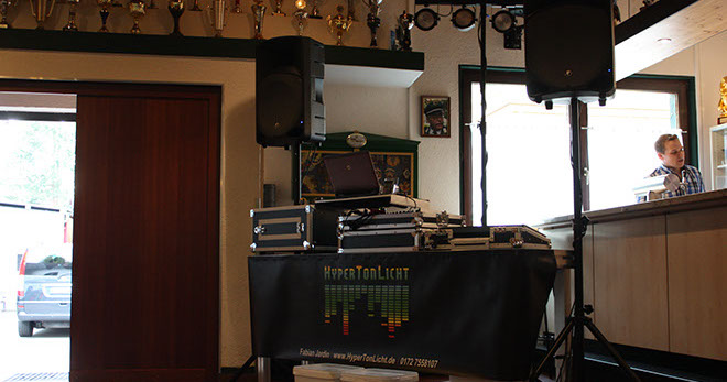 DJ Bonn mit DJ Paket Mini für Geburstag mit DJ Fabian Jardin aus Hürth Gleuel am Klostergarten